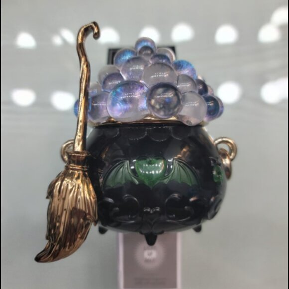 Bath & Body Works Witch's Cauldron Color Changing Projector Wallflower Halloween - Picture 4 of 6
